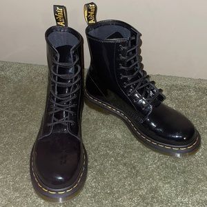 1460 WOMEN'S PATENT LEATHER LACE UP Dr. Martins